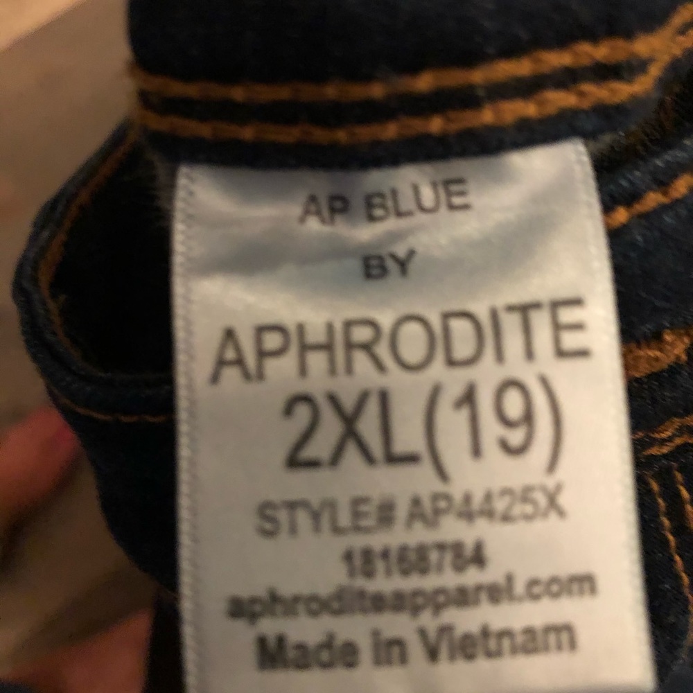 Distressed Jeans. New with Tags